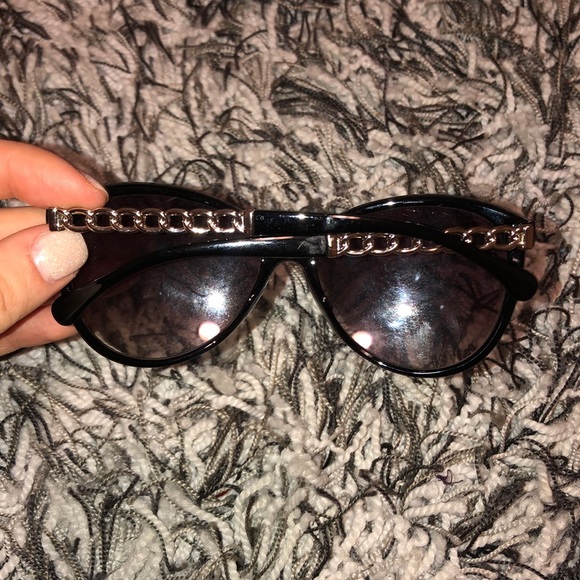 Sunglasses - Picture 2 of 4